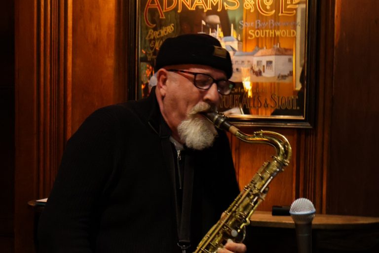 LIVE MUSIC