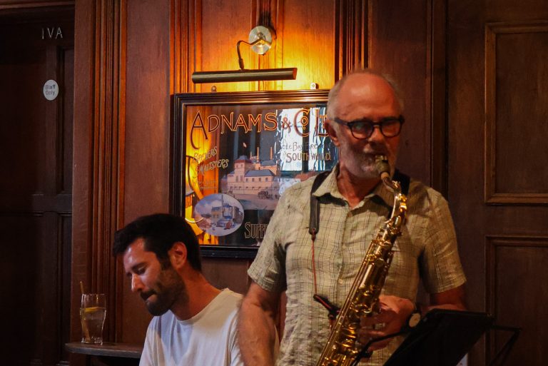 LIVE MUSIC