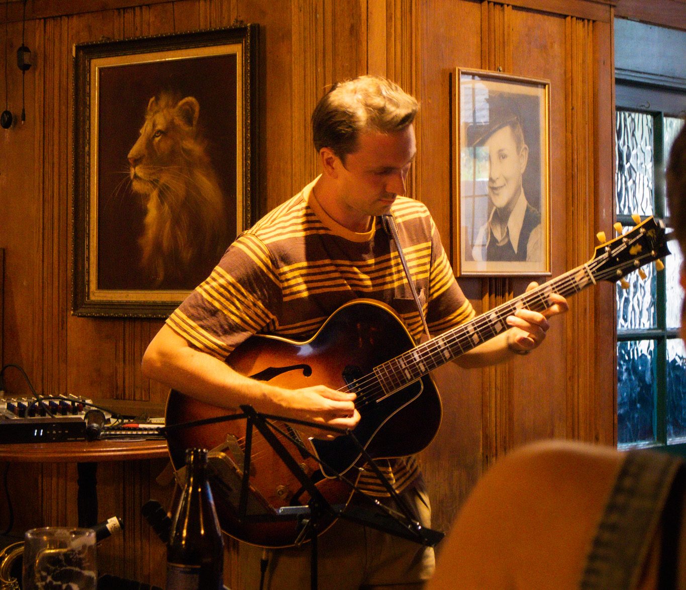 LIVE MUSIC
