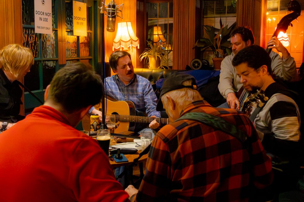 LIVE MUSIC
