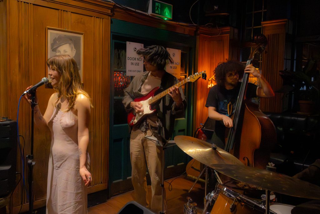 LIVE MUSIC