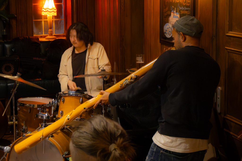 LIVE MUSIC