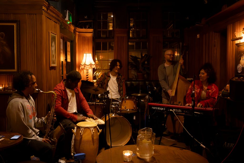 LIVE MUSIC